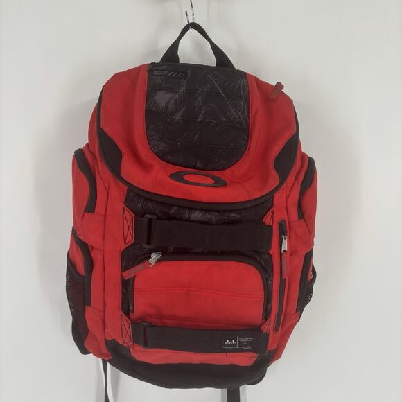 Oakley Large 30L Backpack Several Pockets with padded laptop sleeve Red - Picture 1 of 6